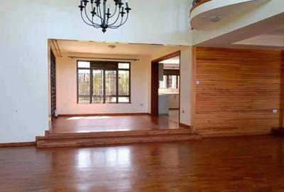 5 Bed House with En Suite in Runda - 4