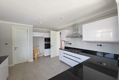 4 Bed Townhouse with Swimming Pool in Runda - 4