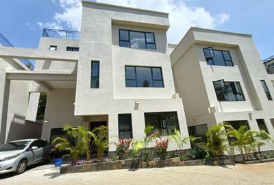 5 Bed Villa with En Suite in Lavington - 3