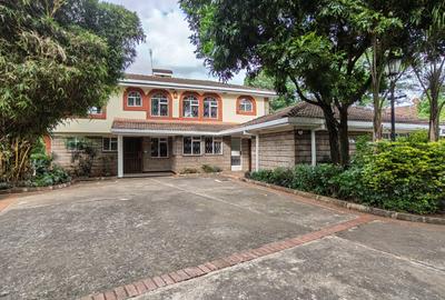 4 Bed Townhouse with Swimming Pool in Riverside