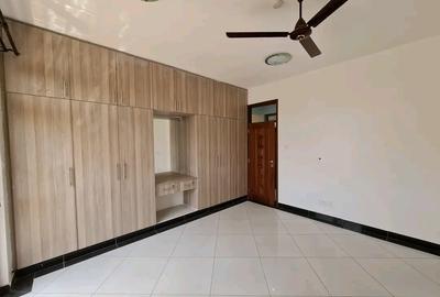 3 Bed Apartment with En Suite at Moyne Drive - 4