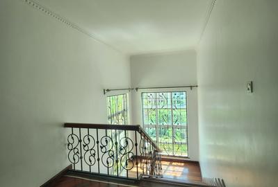 5 Bed Townhouse with En Suite in Lavington - 3