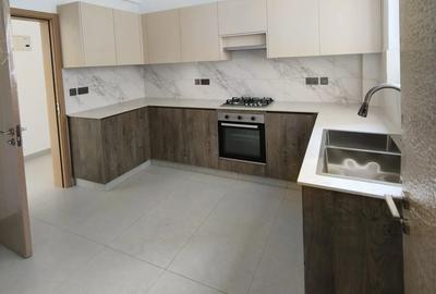 Serviced 3 Bed Apartment with En Suite at Brookside - 4