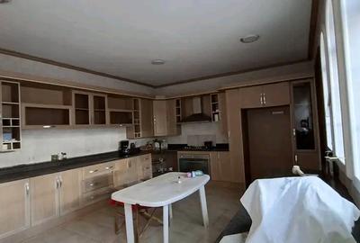 4 Bed Townhouse with En Suite in Spring Valley - 4