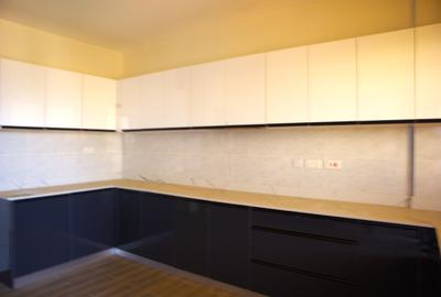 5 Bed Apartment with En Suite at 3Rd Parklands