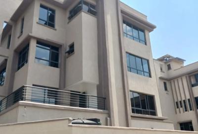 5 Bed Townhouse with En Suite at Lavington