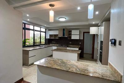 4 Bed Apartment with En Suite at Riverside Drive
