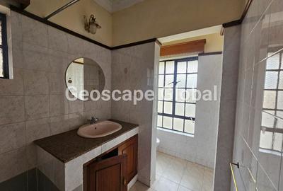 5 Bed Townhouse with En Suite in Spring Valley - 4