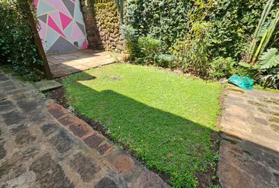 4 Bed House with En Suite in Riverside