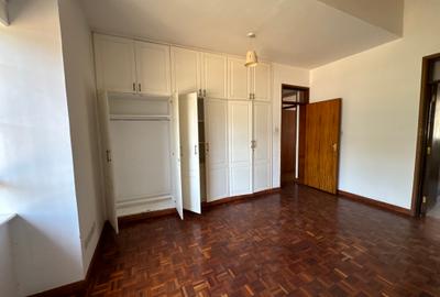 4 Bed Apartment in Kilimani - 3