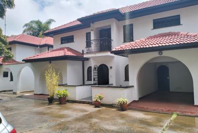 5 Bed Townhouse with En Suite in Riverside