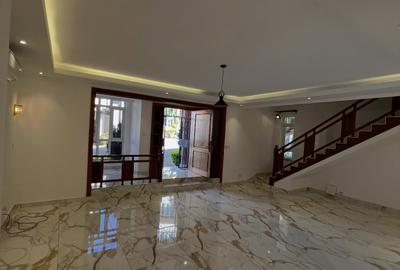 6 Bed Townhouse with En Suite in Lavington - 3