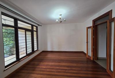 5 Bed Townhouse with En Suite in Lavington - 4