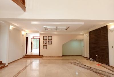 5 Bed Townhouse with En Suite in Lavington - 4