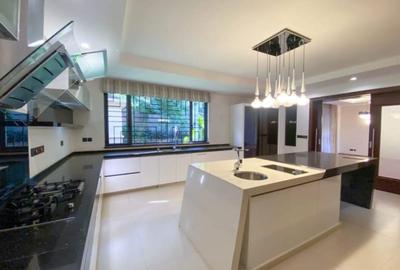 5 Bed House with En Suite in Runda - 4