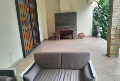 5 Bed Townhouse with En Suite in Kyuna