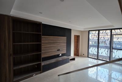 5 Bed Townhouse with En Suite in Westlands Area - 3