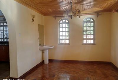4 Bed House with En Suite in Nyari