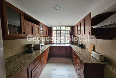 4 Bed Apartment with En Suite in Riverside