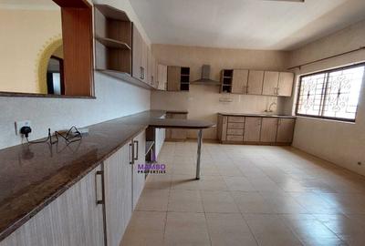 3 Bed Apartment with En Suite at Makueni Rd