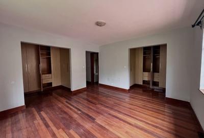 5 Bed Townhouse with En Suite in Lavington - 4
