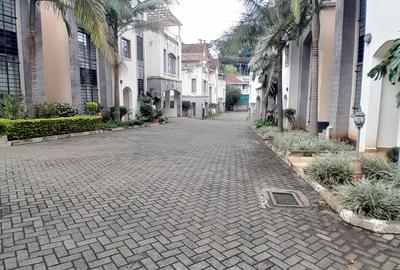 5 Bed Townhouse with En Suite at Lavington - 2