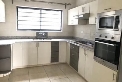 2 Bed Apartment with En Suite at Rapta Road