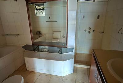 5 Bed Townhouse with En Suite in Lavington