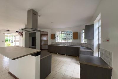 4 Bed Townhouse with En Suite in Spring Valley - 3