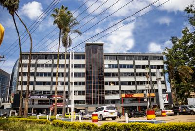 550 ft² Commercial Property with Backup Generator at Parklands