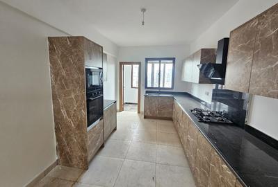 3 Bed Apartment with En Suite in Rhapta Road
