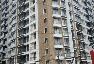 1 Bed Apartment with Swimming Pool in Hurlingham