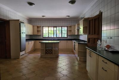 5 Bed House with En Suite in Runda - 3