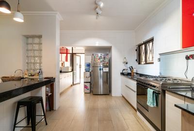 5 Bed Townhouse with En Suite at Muhoho Avenue - 4