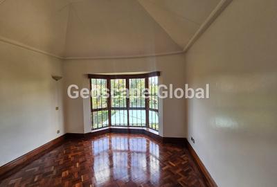 5 Bed House with En Suite in Runda - 3