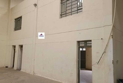 300,000 ft² Warehouse with Fibre Internet in Industrial Area - 3