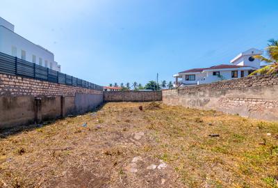 Land in Kizingo