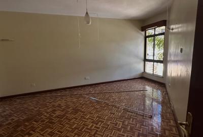 3 Bed Apartment with En Suite in Brookside - 4