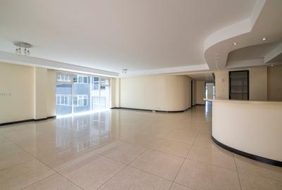 3 Bed Apartment with En Suite in Riverside - 3