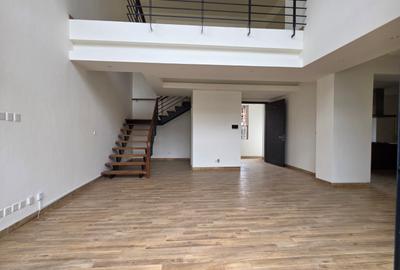 4 Bed Apartment with En Suite in Riverside - 3