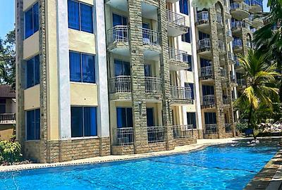 Serviced 2 Bed Apartment with En Suite at Beach Front