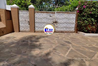 5 Bed Townhouse with En Suite in Malindi - 4