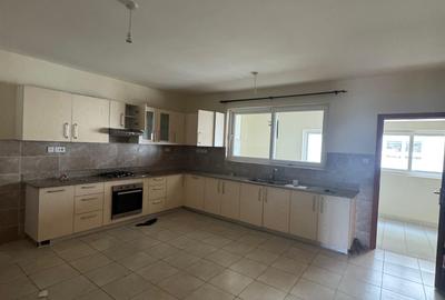 3 Bed Apartment with En Suite in Westlands Area - 2