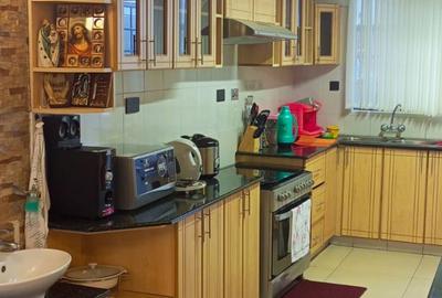 5 Bed Townhouse with En Suite in Lavington - 3
