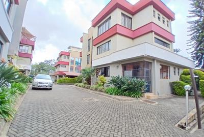 5 Bed Townhouse with En Suite at Lavington