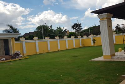 7 Bed House with En Suite in Runda