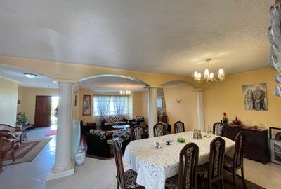 4 Bed House with En Suite in Spring Valley - 2