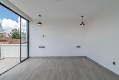 5 Bed Townhouse with En Suite in Lavington - 4