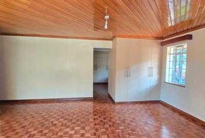 4 Bed House with En Suite in Runda