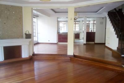 4 Bed Villa with En Suite in Lavington